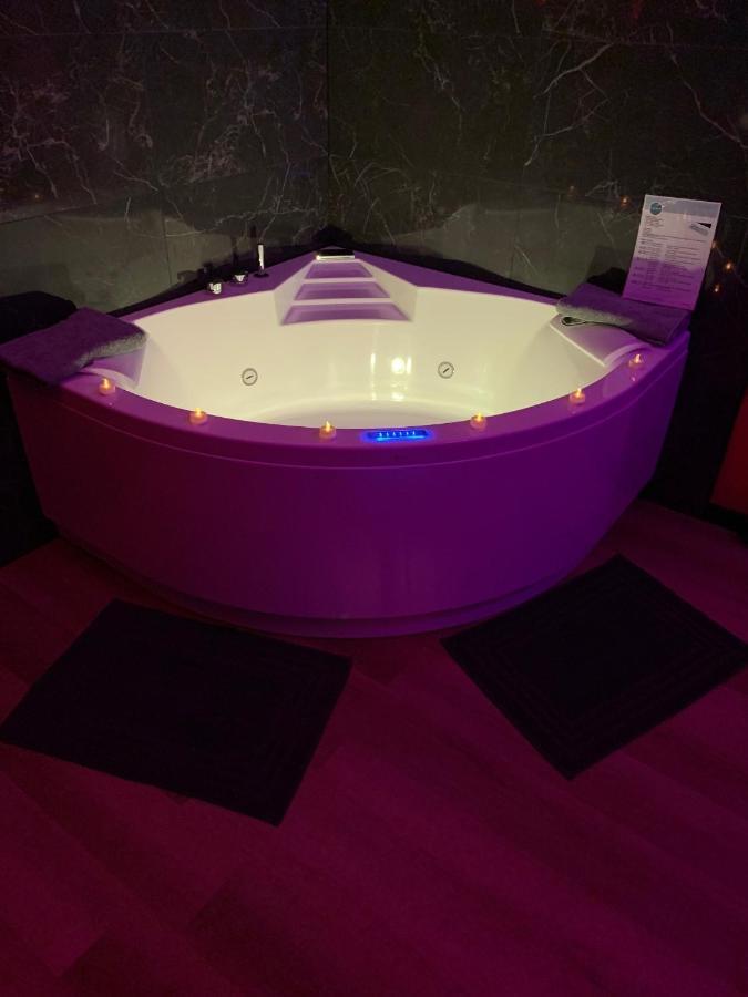 Love Room Avec Jacuzzi Prive Bonnetable Esterno foto